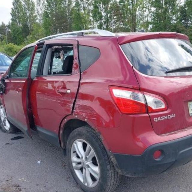 Red Nissa Qashqai